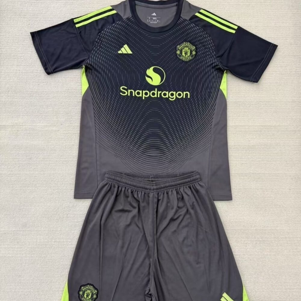 2025/2026 Manchester UnitedGoalkeeper Football Shirt Kids Size